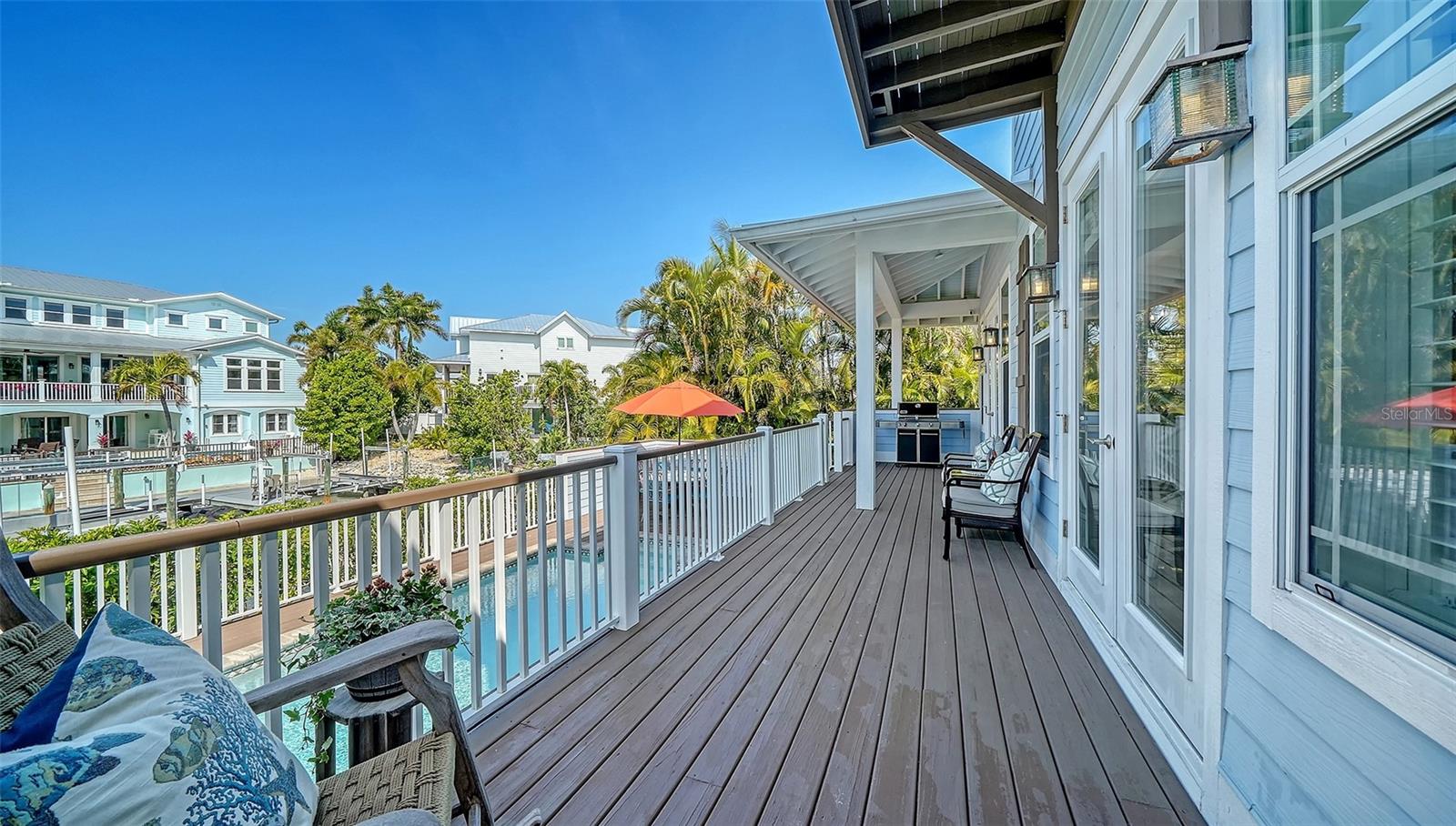 605 N POINT DR — photo 32