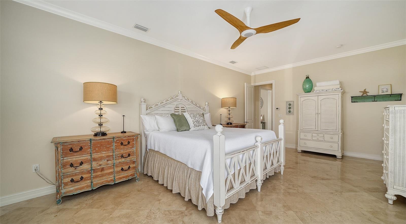 605 N POINT DR — photo 45
