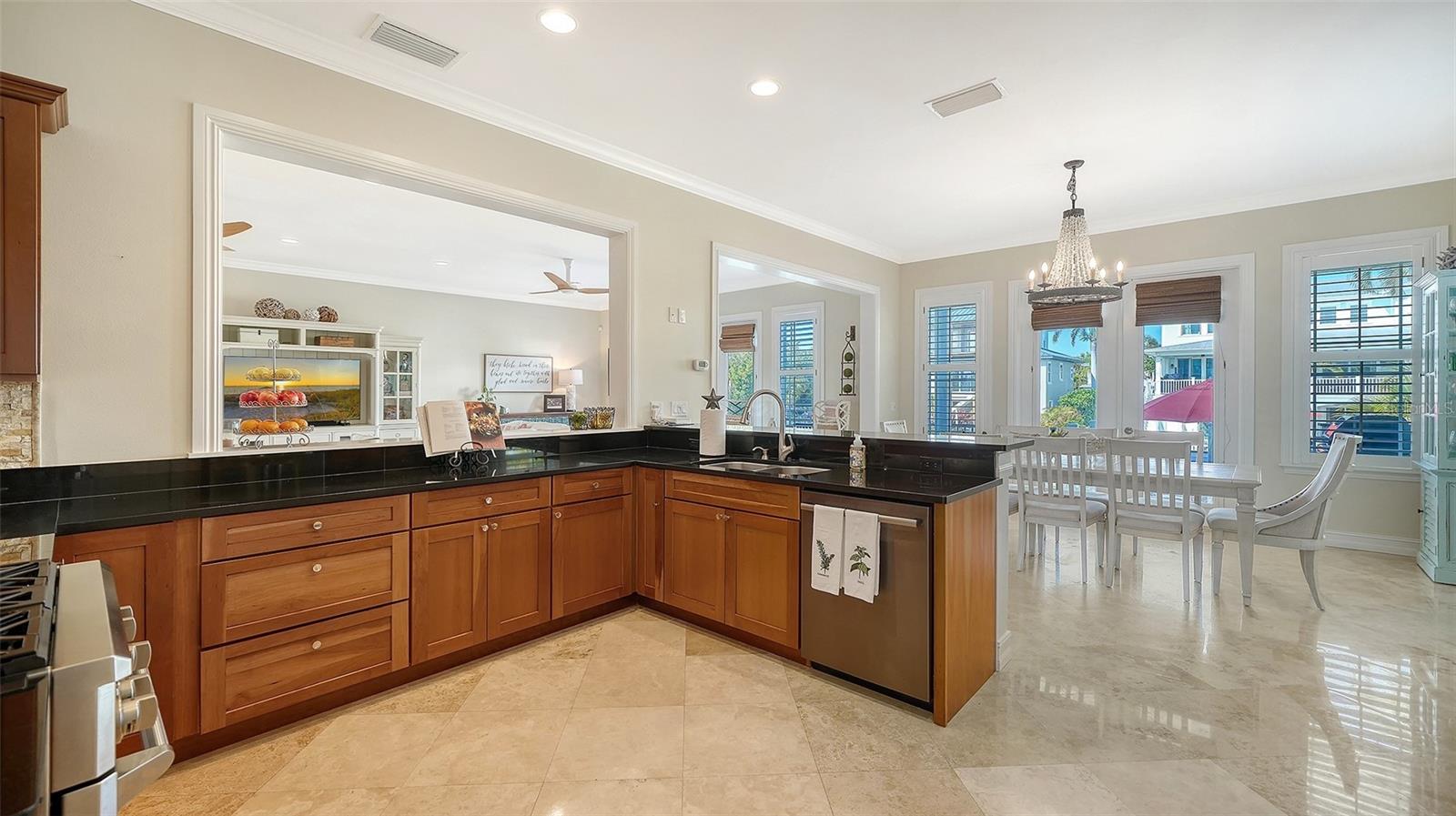 605 N POINT DR — photo 38