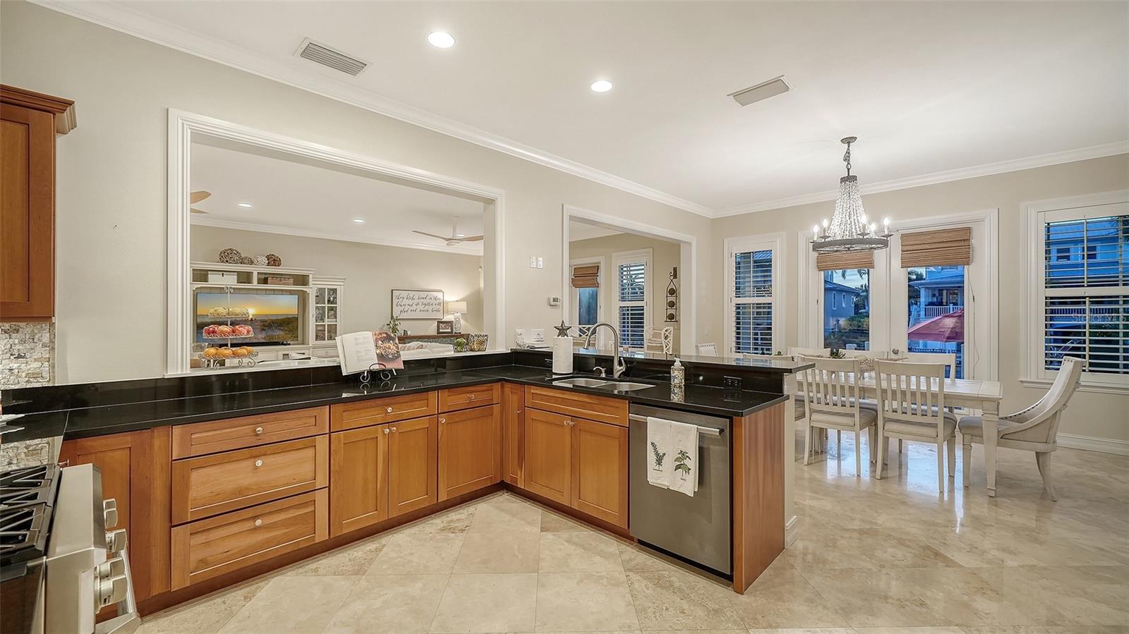 605 N POINT DR — photo 35