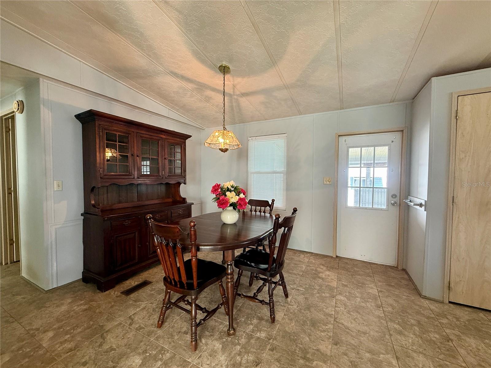 225 N SAINT THOMAS CIR — photo 8
