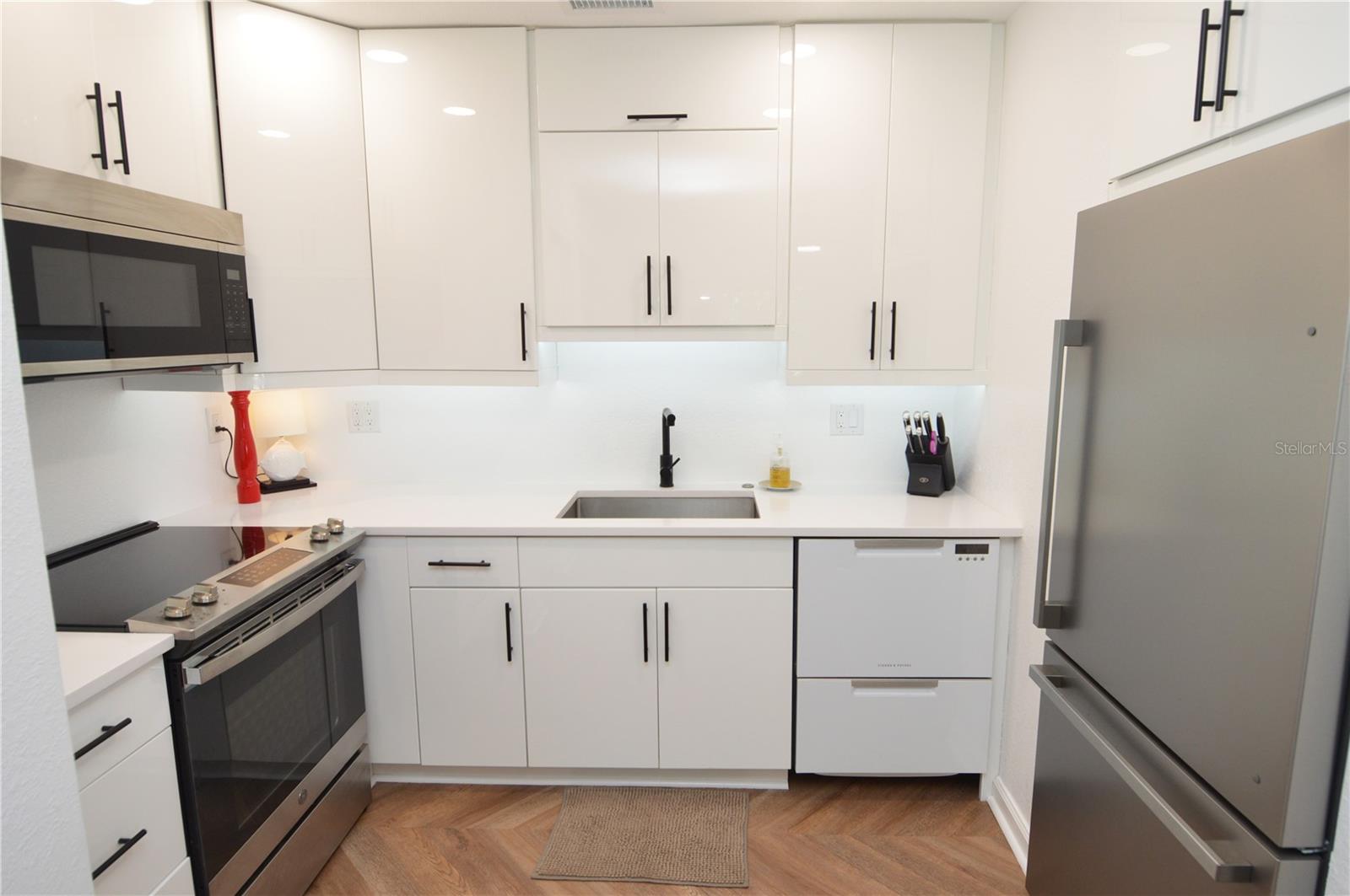 5048 BEACH DR SE #F — photo 12