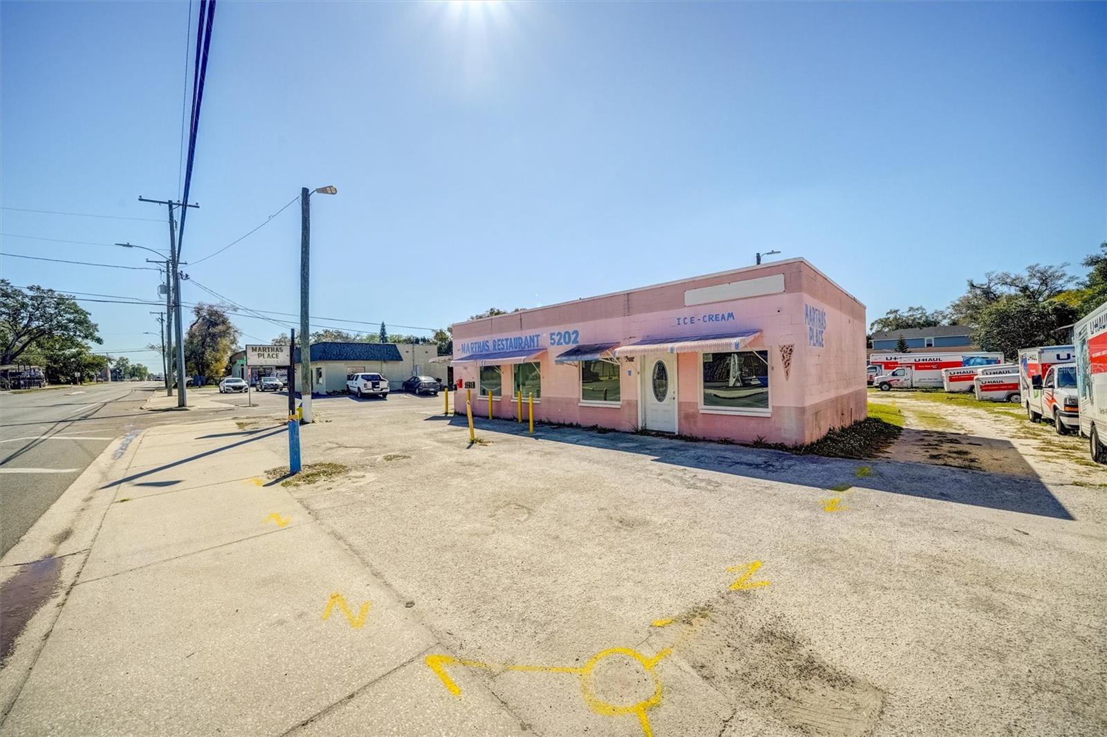 5202 N NEBRASKA AVE E — photo 2