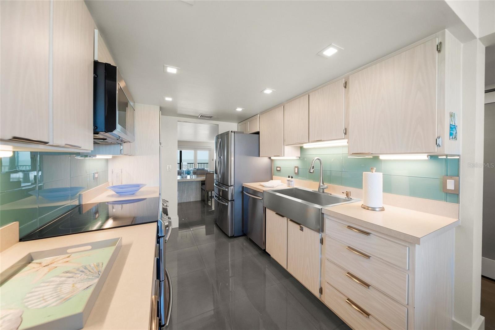 420 BEACH RD #606 — photo 31