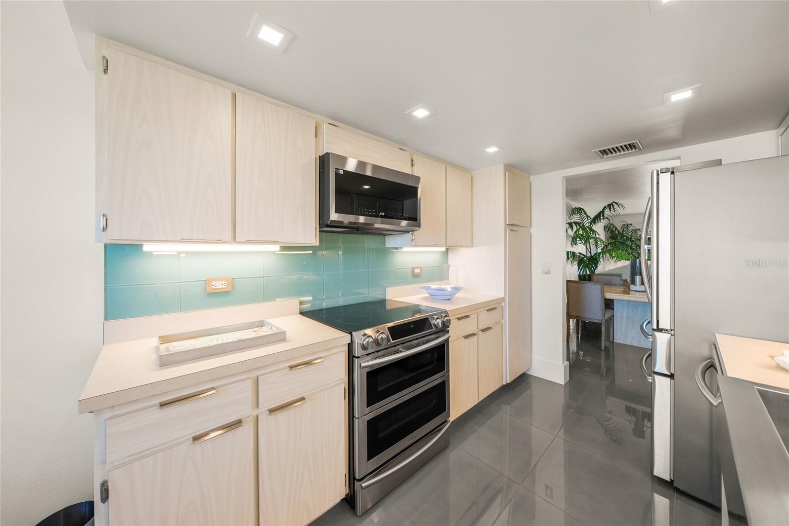 420 BEACH RD #606 — photo 30