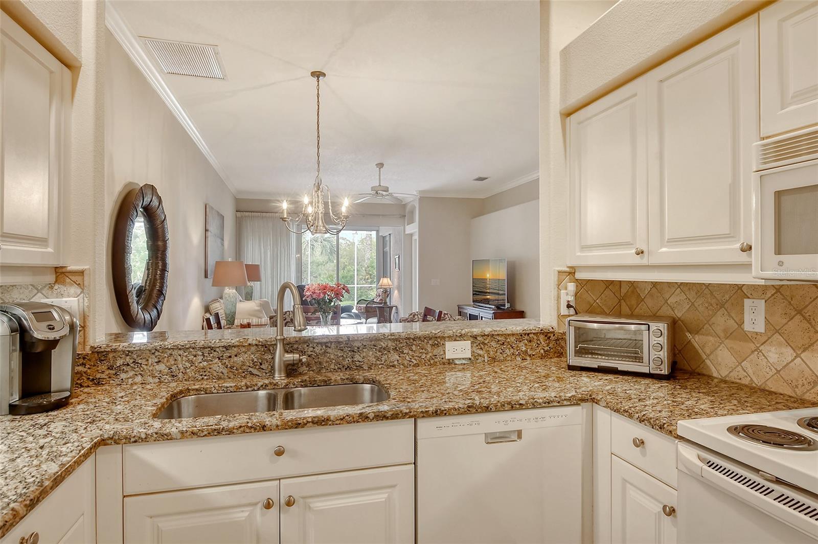 9411 FOREST HILLS CIR — photo 17