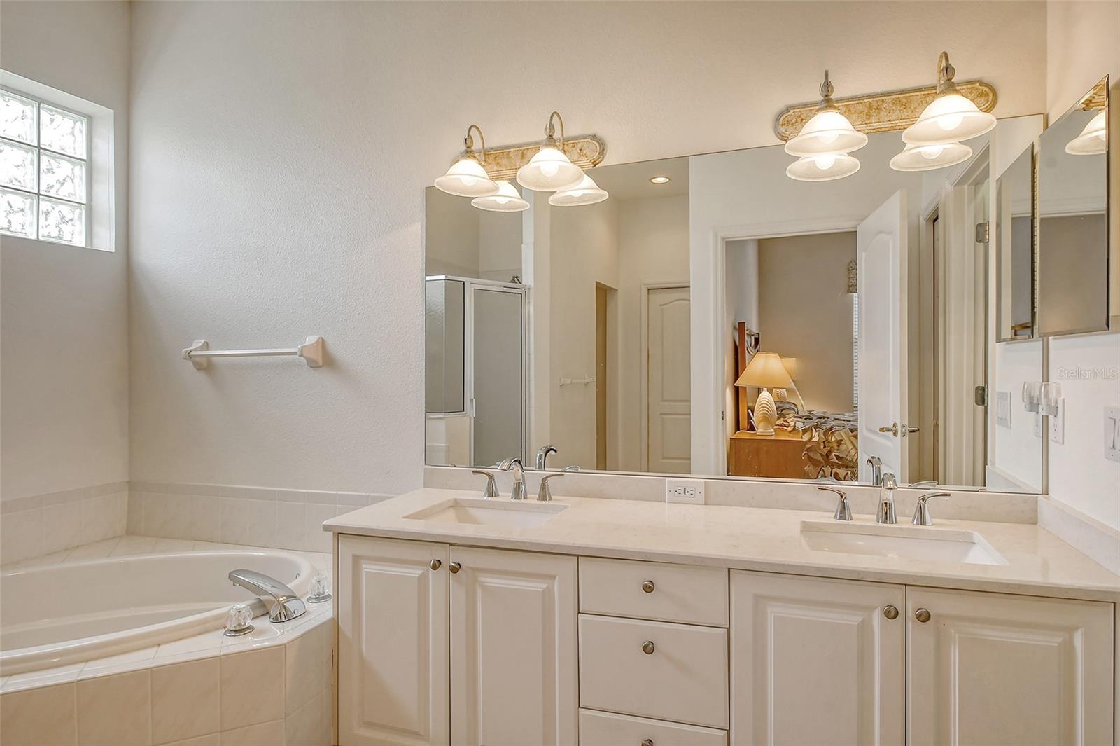 9411 FOREST HILLS CIR — photo 20