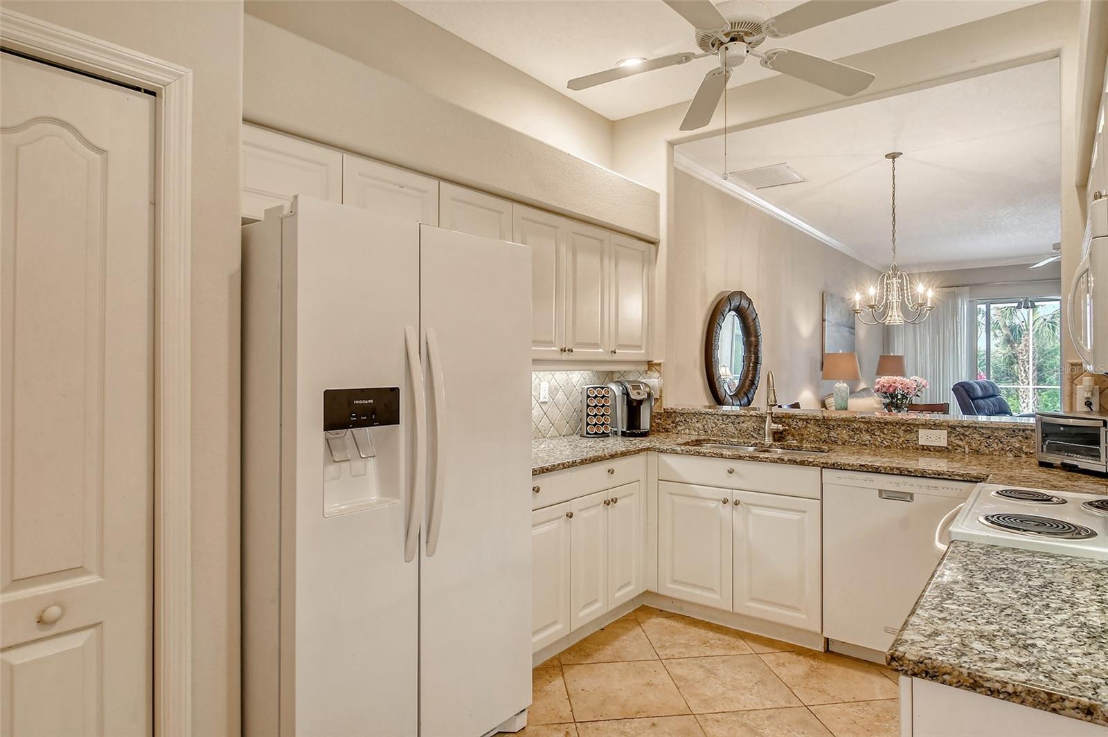 9411 FOREST HILLS CIR — photo 16