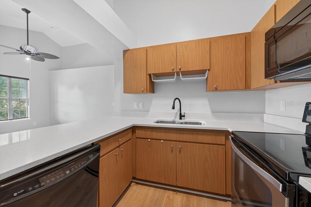 3002 W CLEVELAND ST #D11 — photo 18
