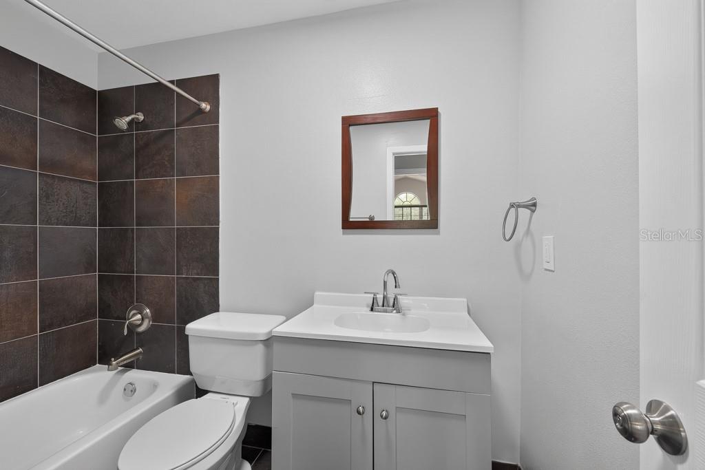 3002 W CLEVELAND ST #D11 — photo 32