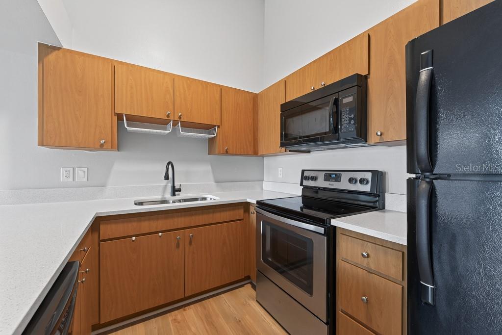 3002 W CLEVELAND ST #D11 — photo 15