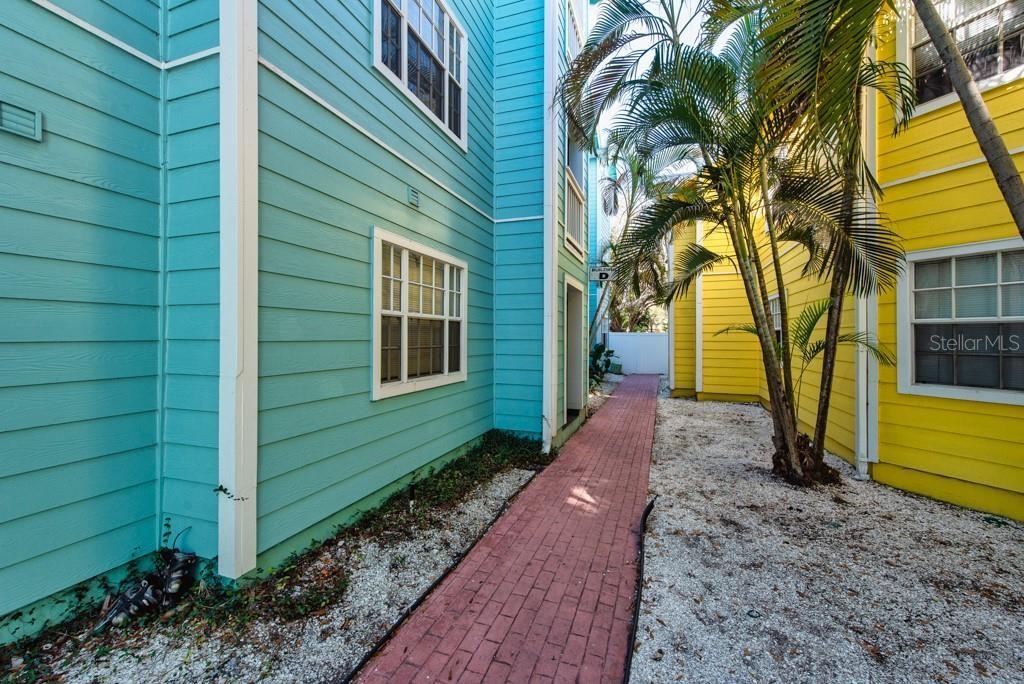 3002 W CLEVELAND ST #D11 — photo 2