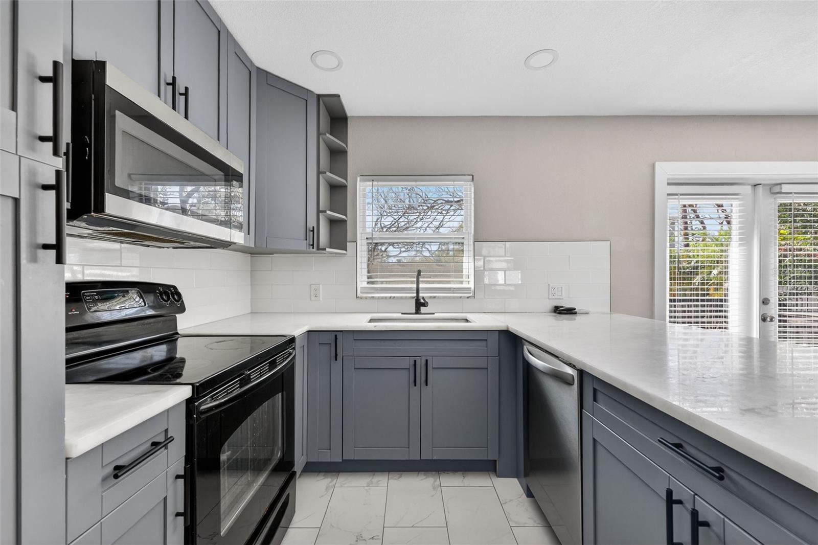 2714 W GRACE ST — photo 12