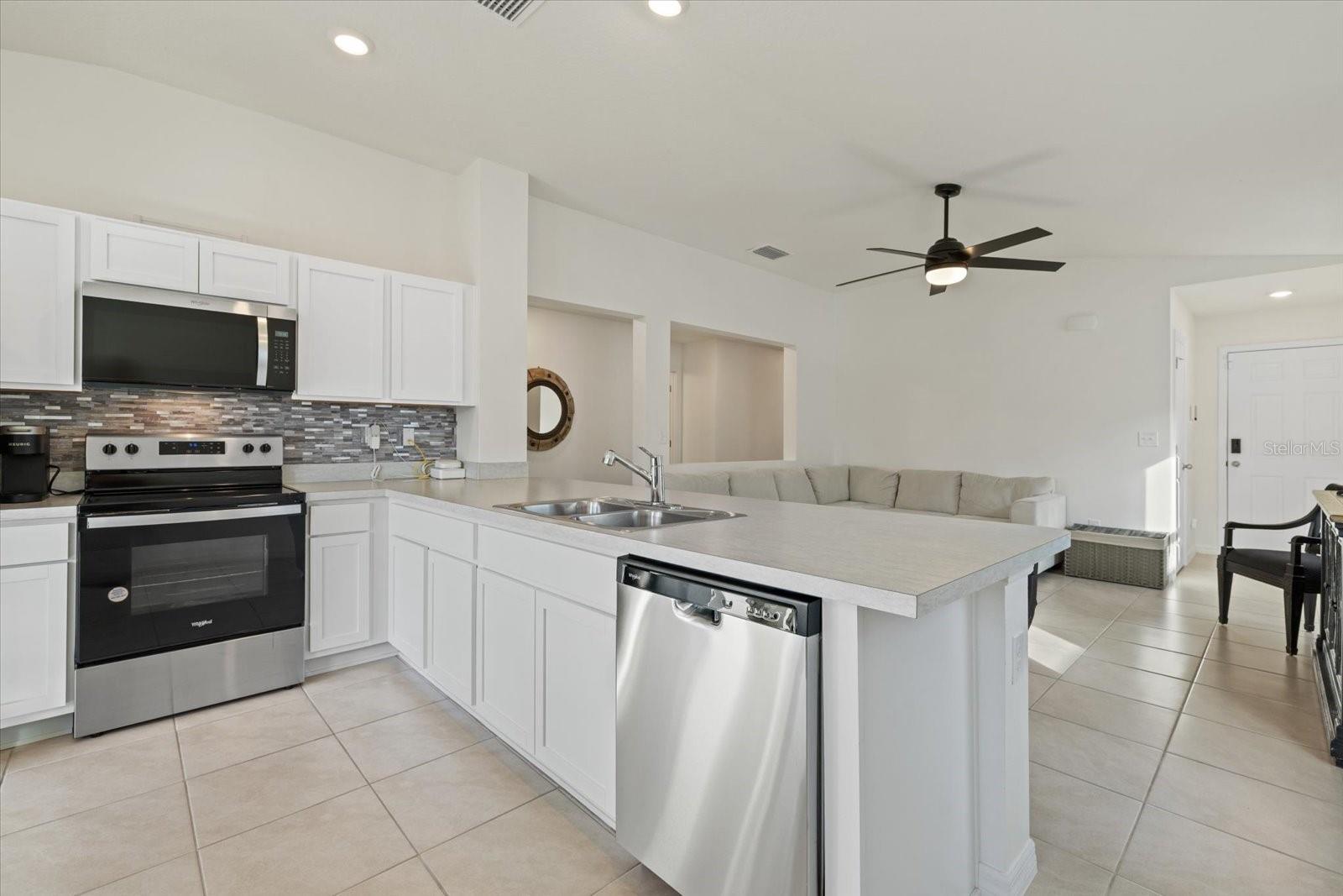 9120 SANDY BLUFFS CIR — photo 11