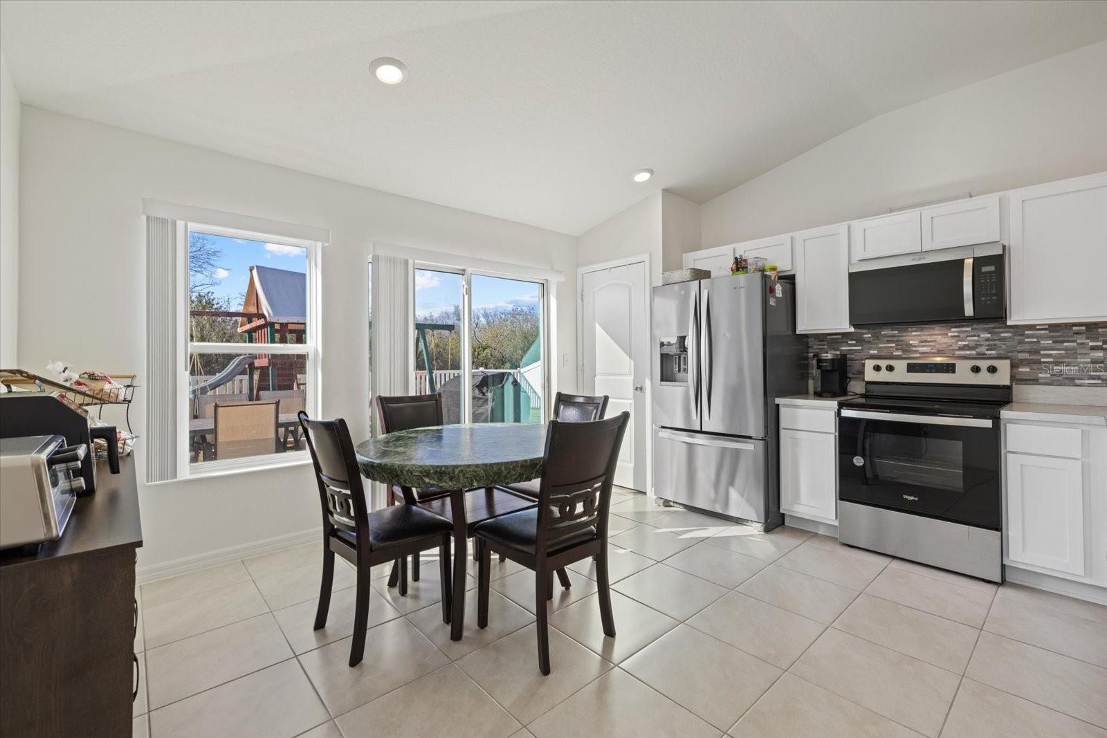 9120 SANDY BLUFFS CIR — photo 10