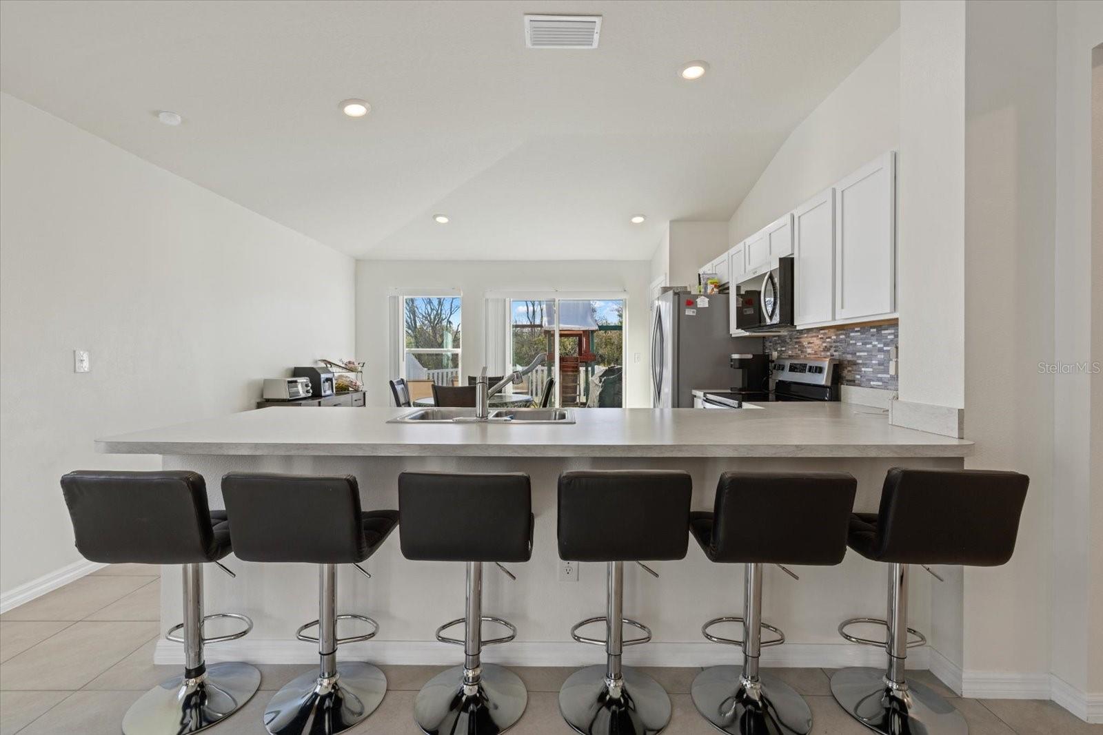 9120 SANDY BLUFFS CIR — photo 8