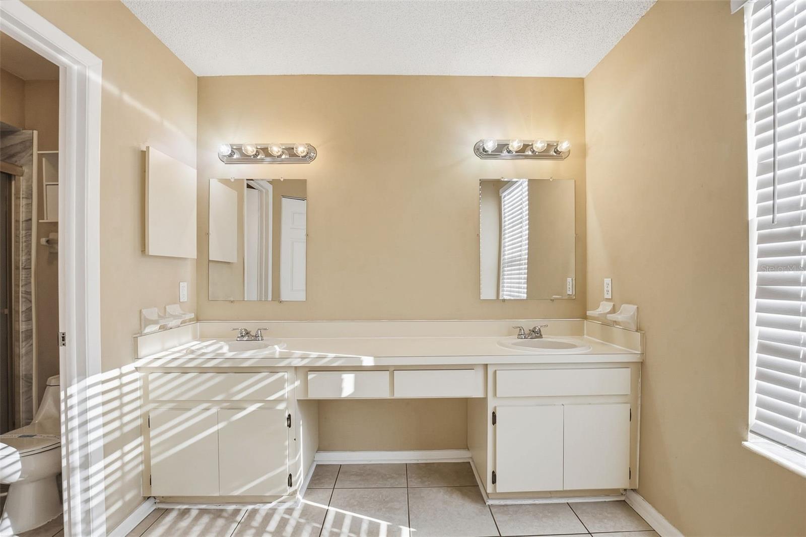 15908 BRIDGEWATER LN — photo 28