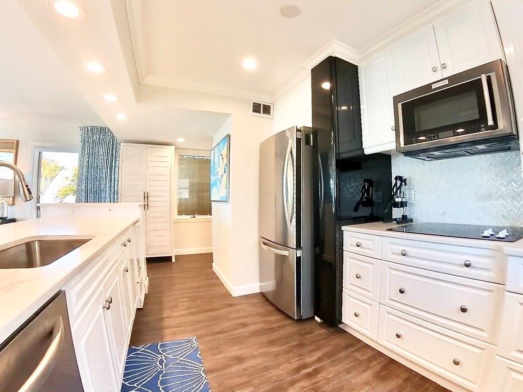 103 PALM AVE — photo 13
