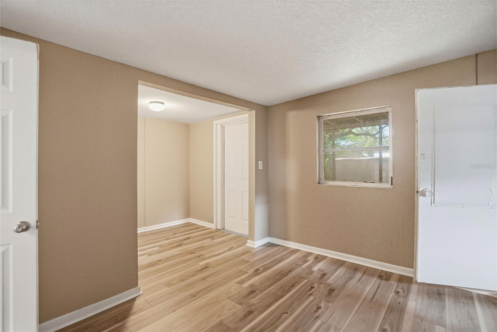 11311 ALTOONA AVE — photo 25