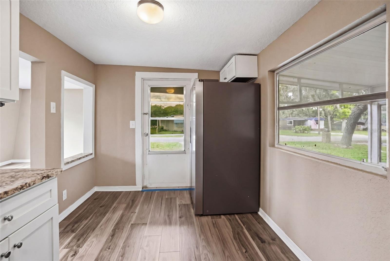 11311 ALTOONA AVE — photo 18