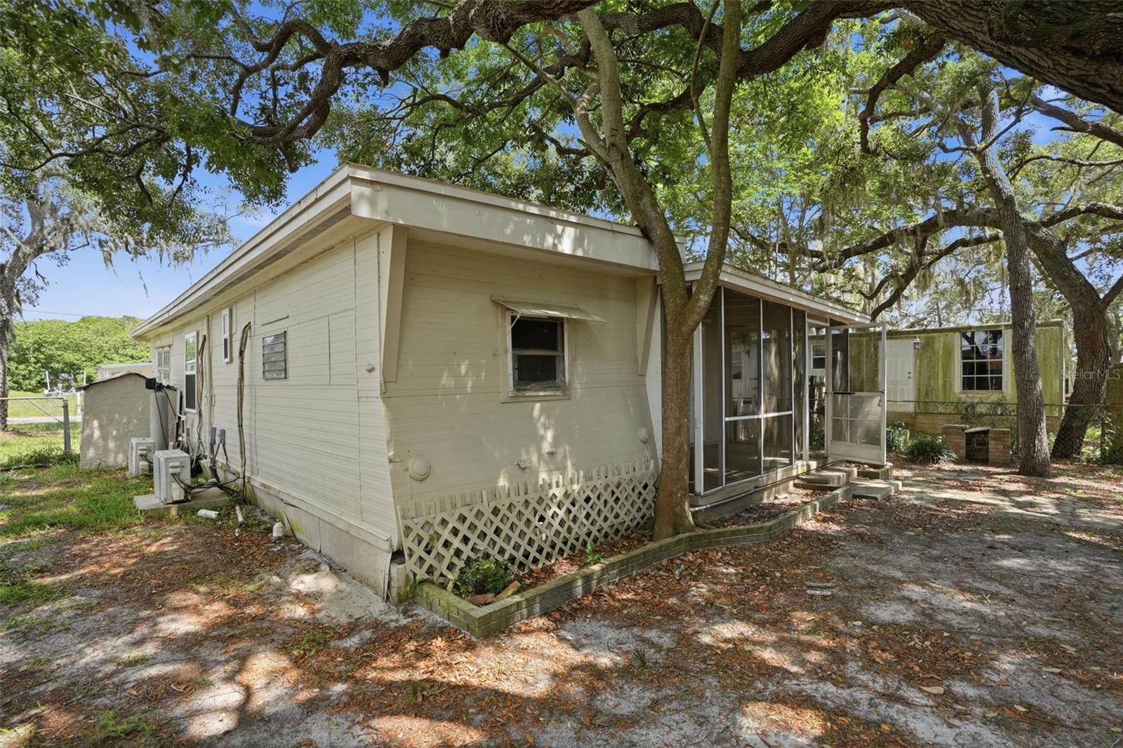 11311 ALTOONA AVE — photo 35