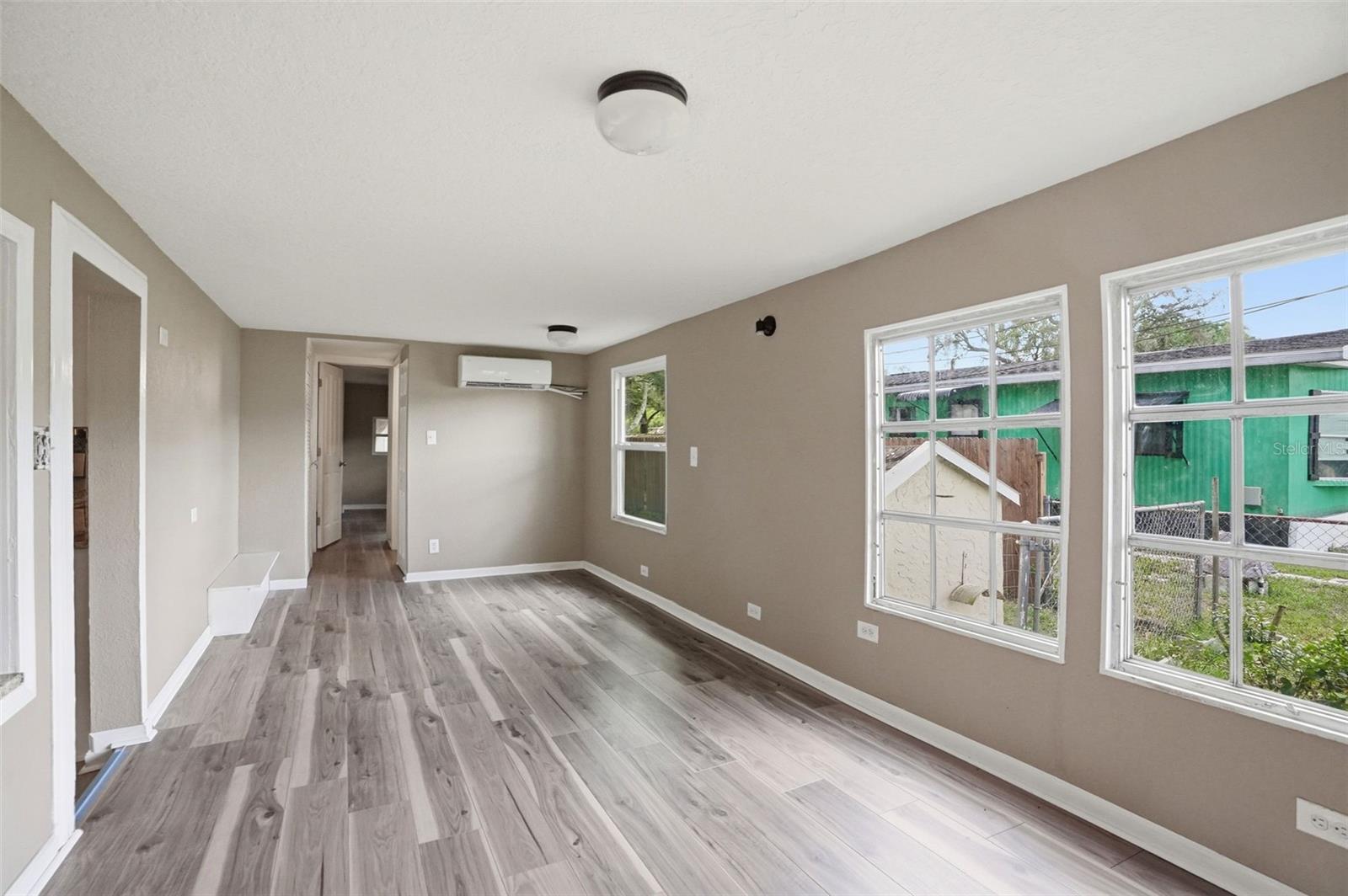 11311 ALTOONA AVE — photo 10