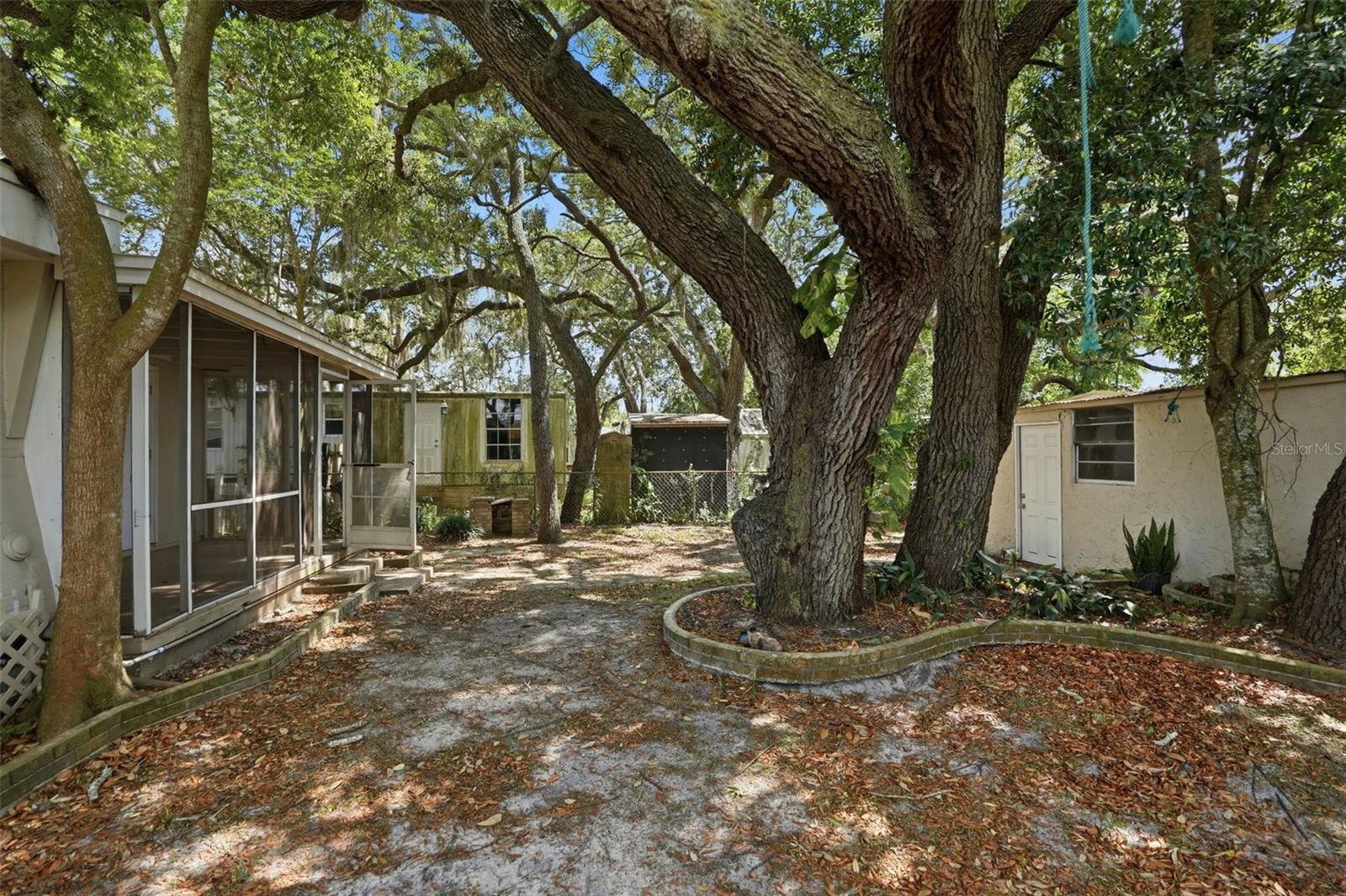 11311 ALTOONA AVE — photo 36
