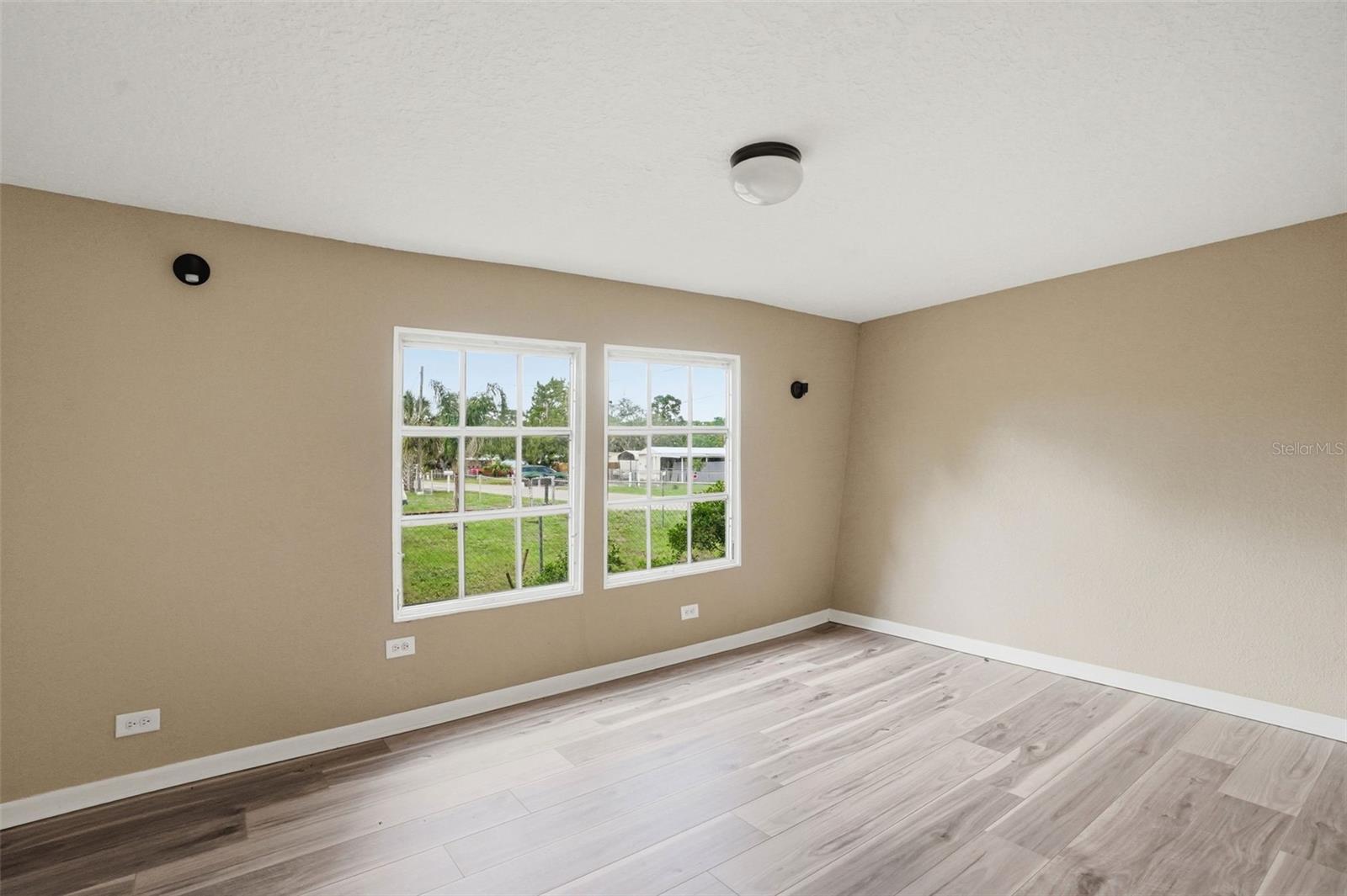 11311 ALTOONA AVE — photo 20