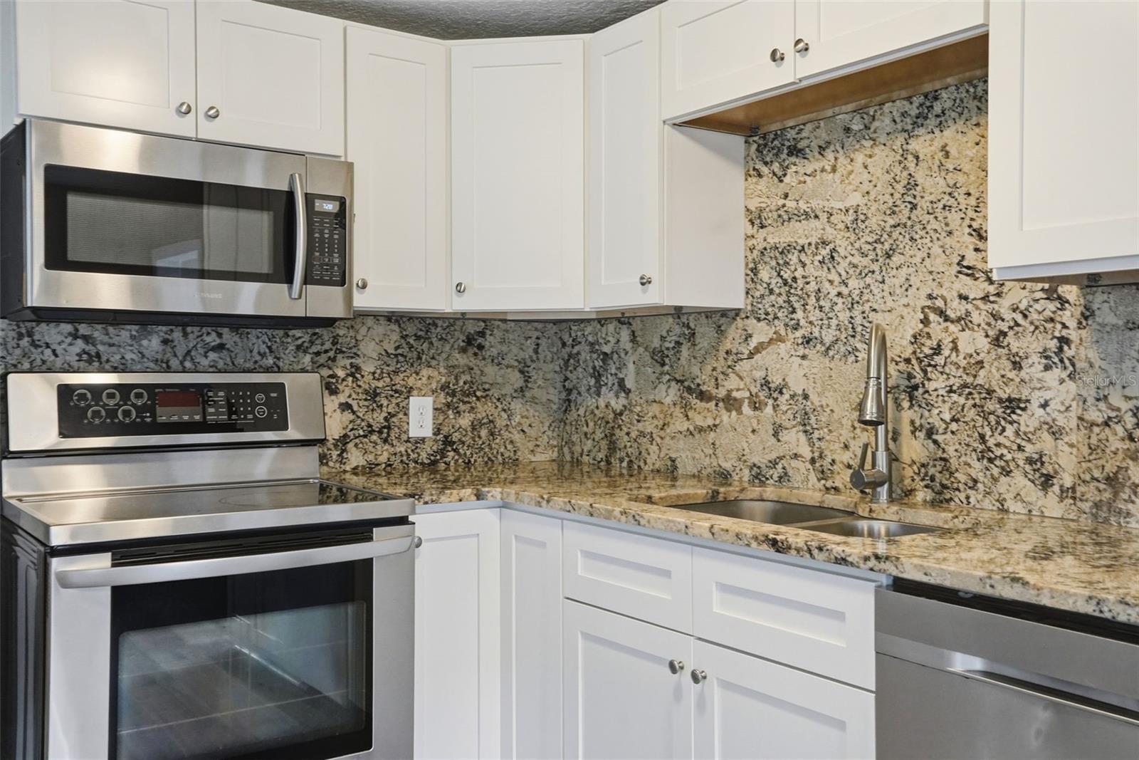 11311 ALTOONA AVE — photo 16