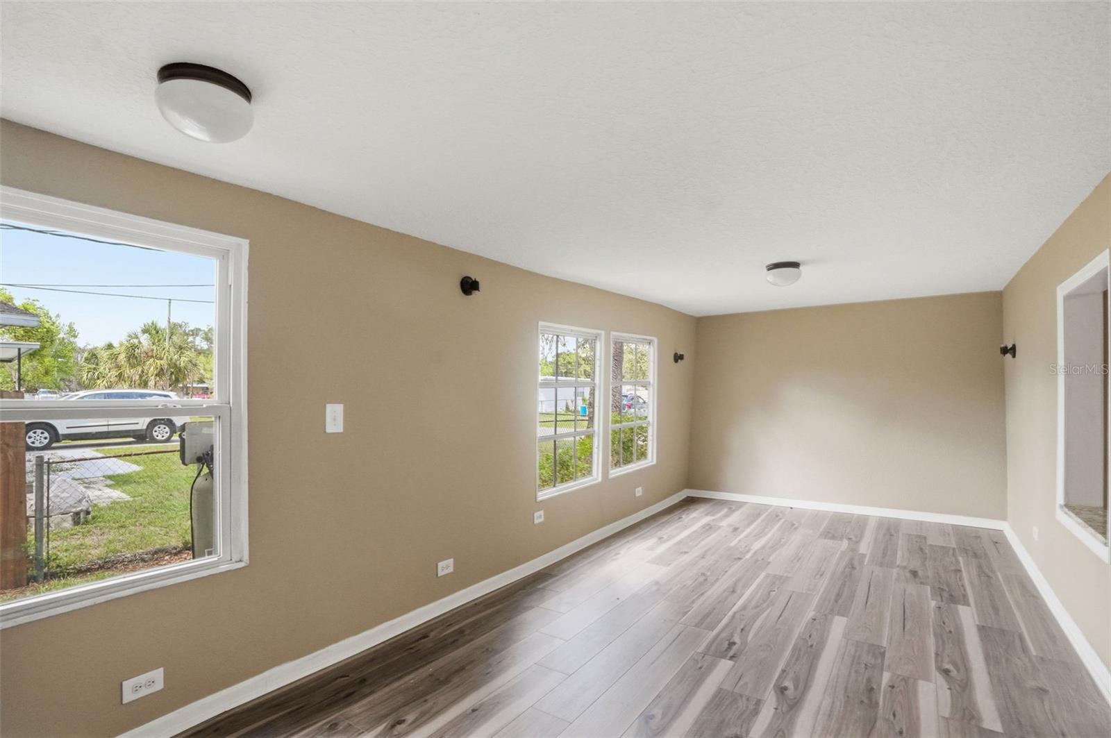 11311 ALTOONA AVE — photo 13