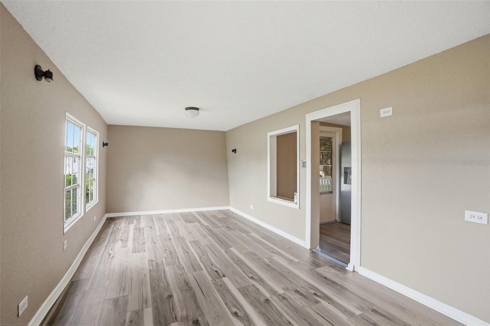 11311 ALTOONA AVE — photo 12