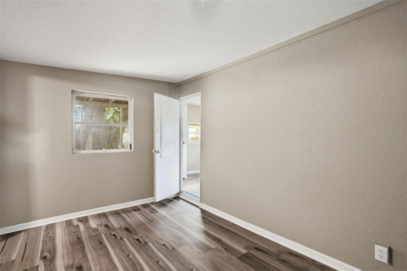 11311 ALTOONA AVE — photo 24