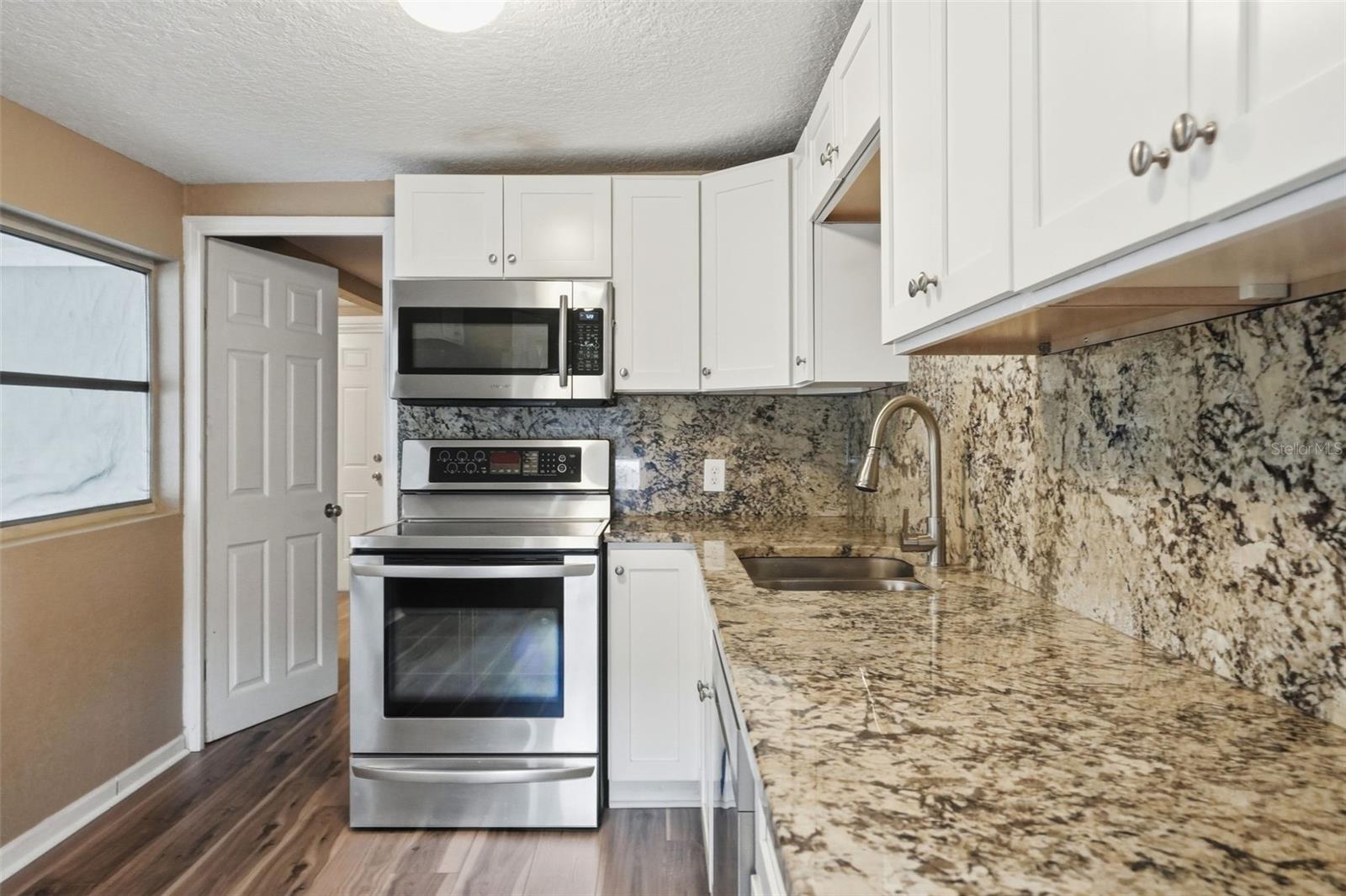 11311 ALTOONA AVE — photo 15