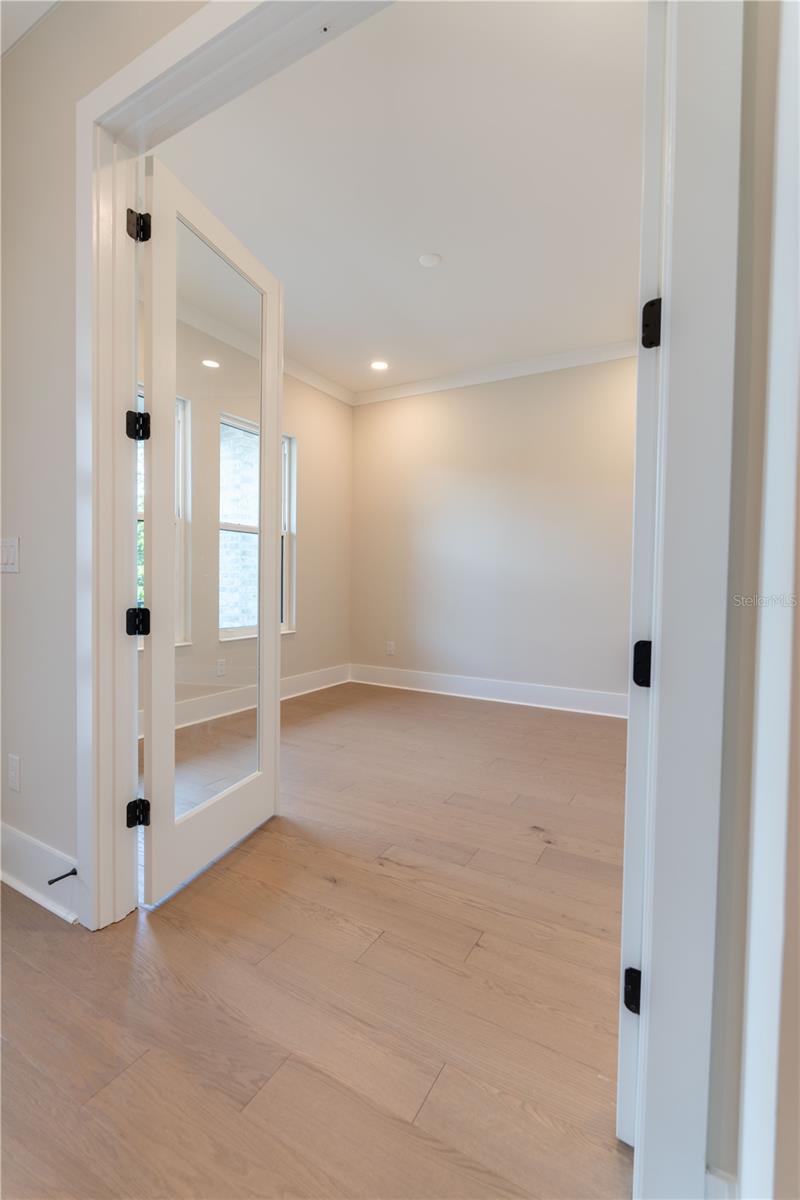 4906 W ESTRELLA ST — photo 4
