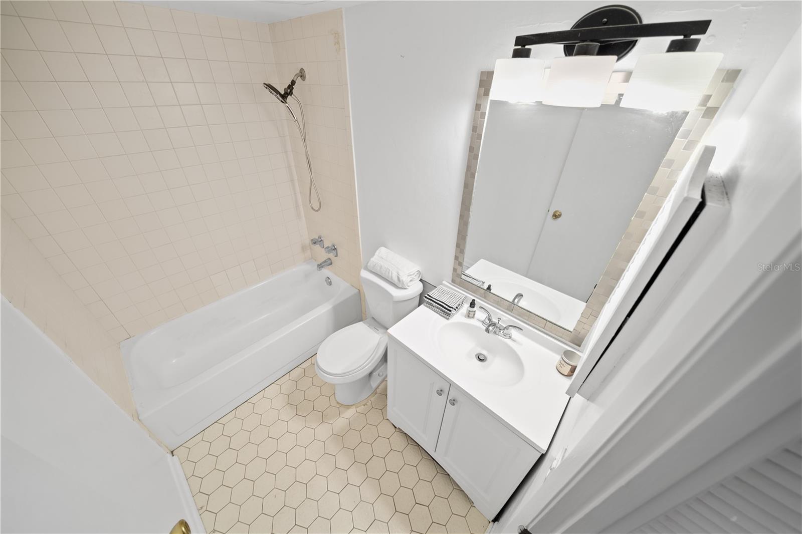 201 W LAUREL ST #701 — photo 19