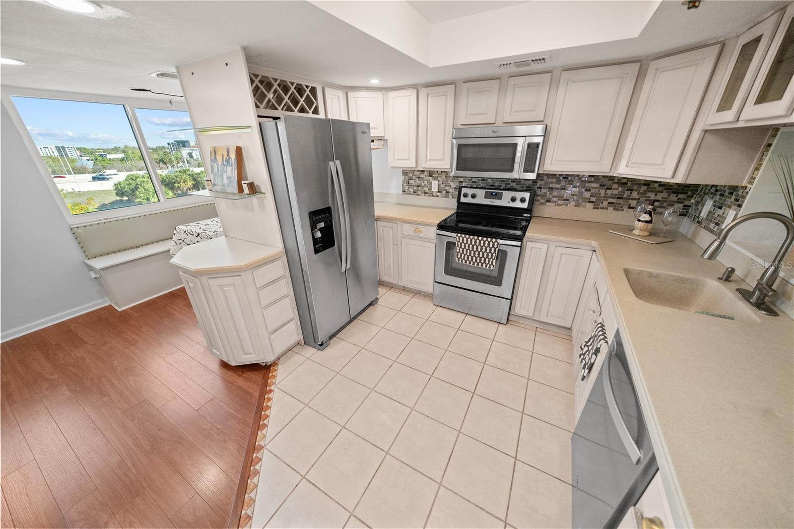 201 W LAUREL ST #701 — photo 3