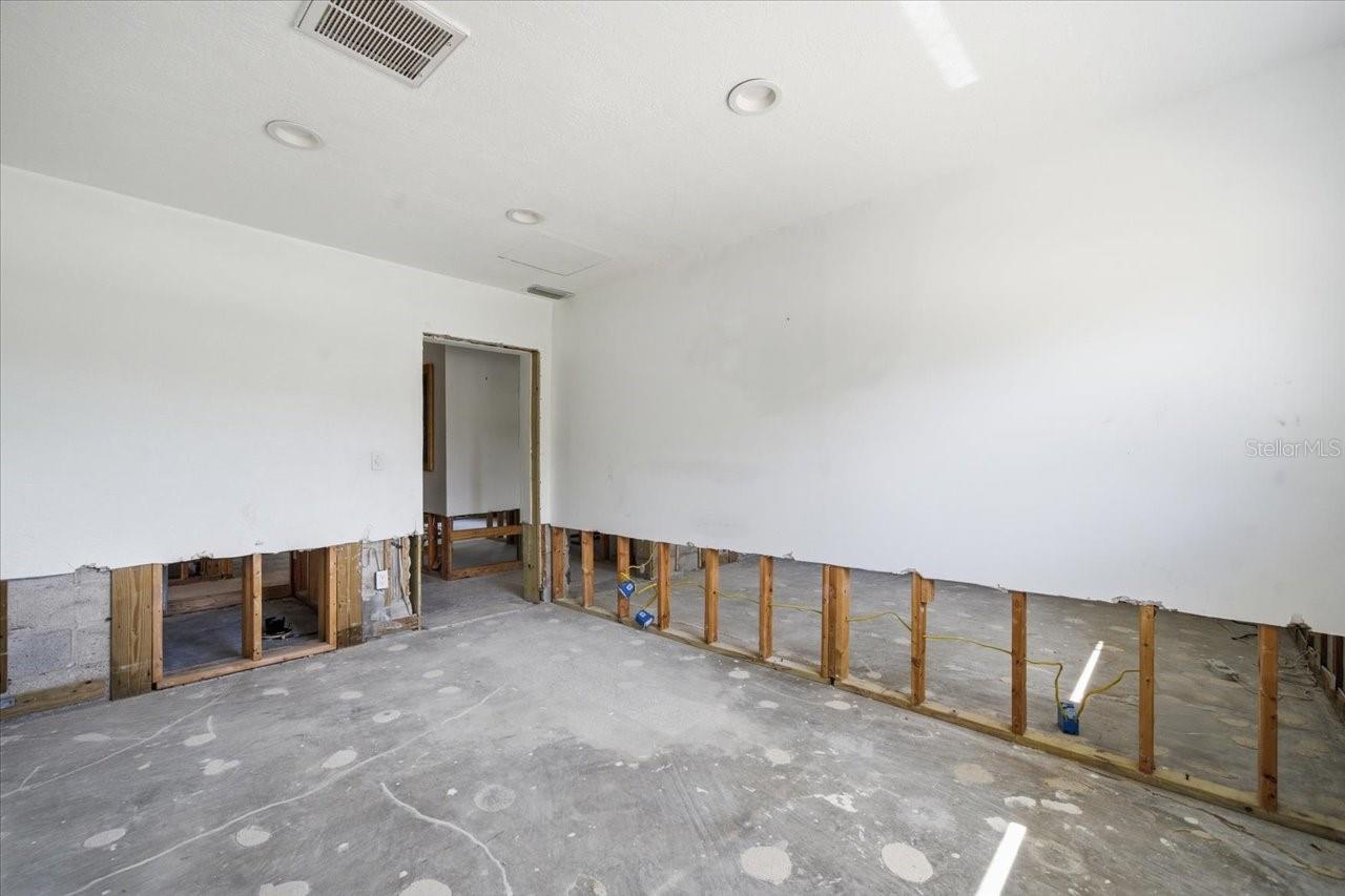411 55TH AVE — photo 37