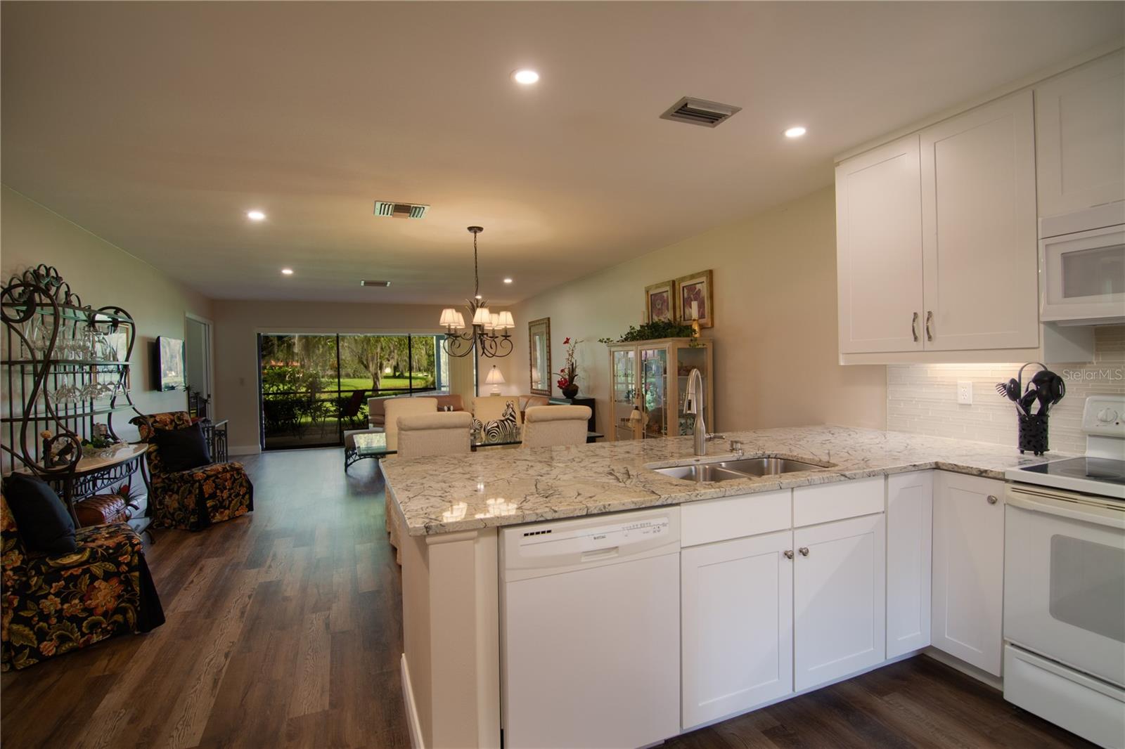 5635 GOLF POINTE DR #101 — photo 4