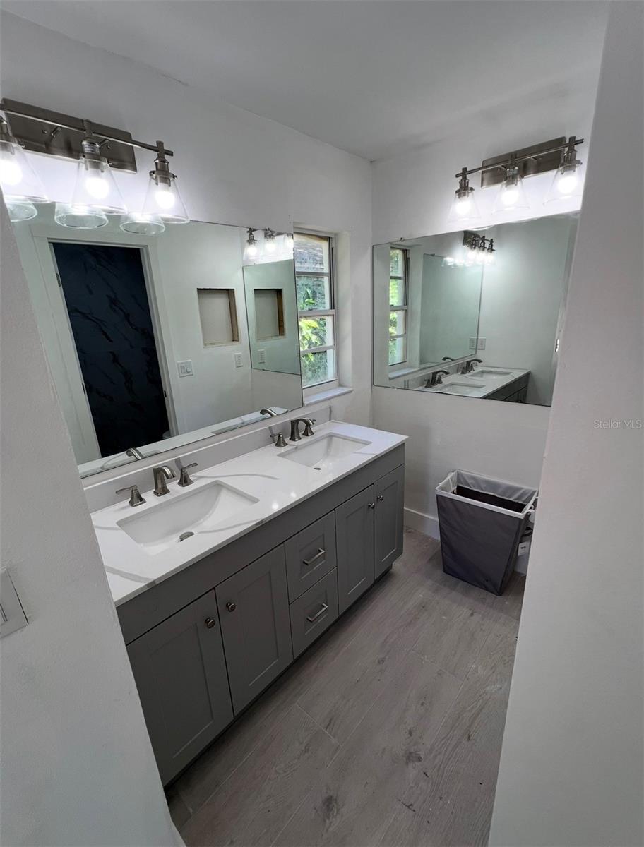 12824 DUNHILL DR — photo 9