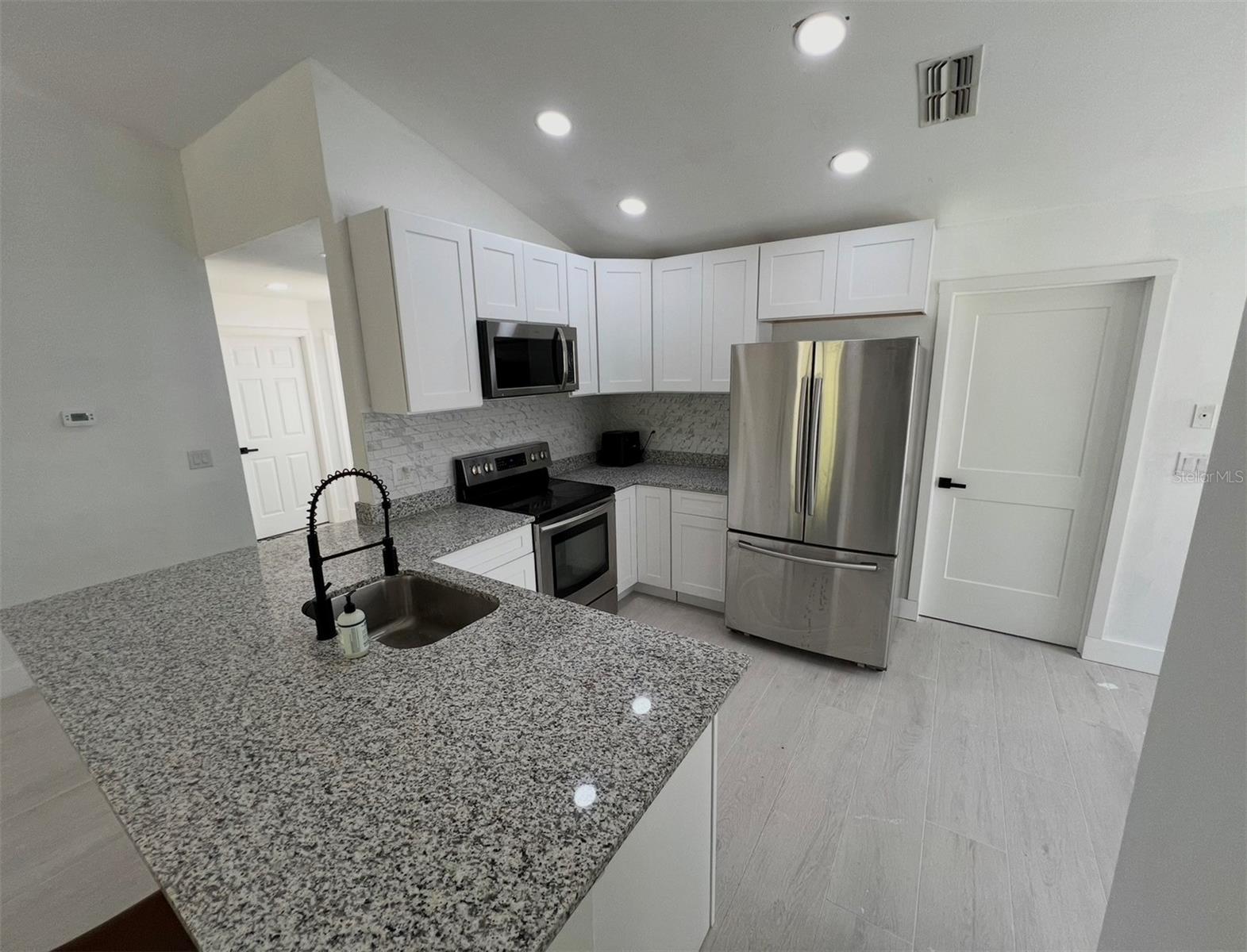 12824 DUNHILL DR — photo 3