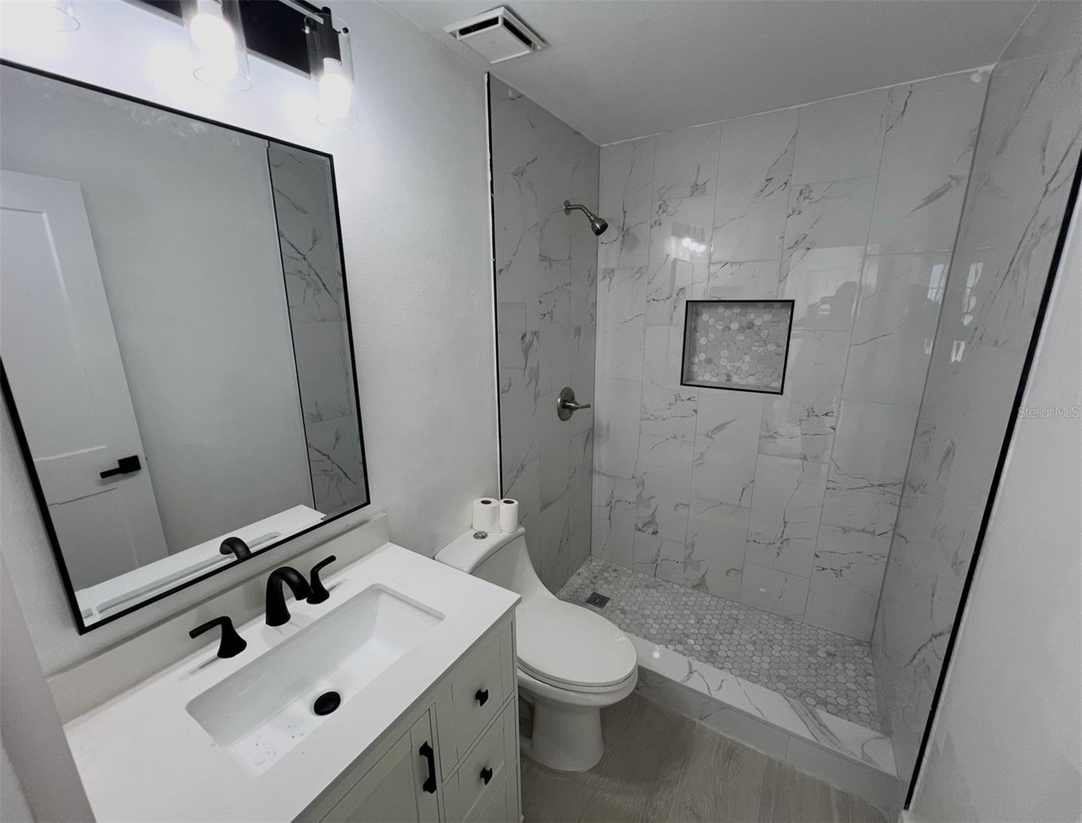 12824 DUNHILL DR — photo 8