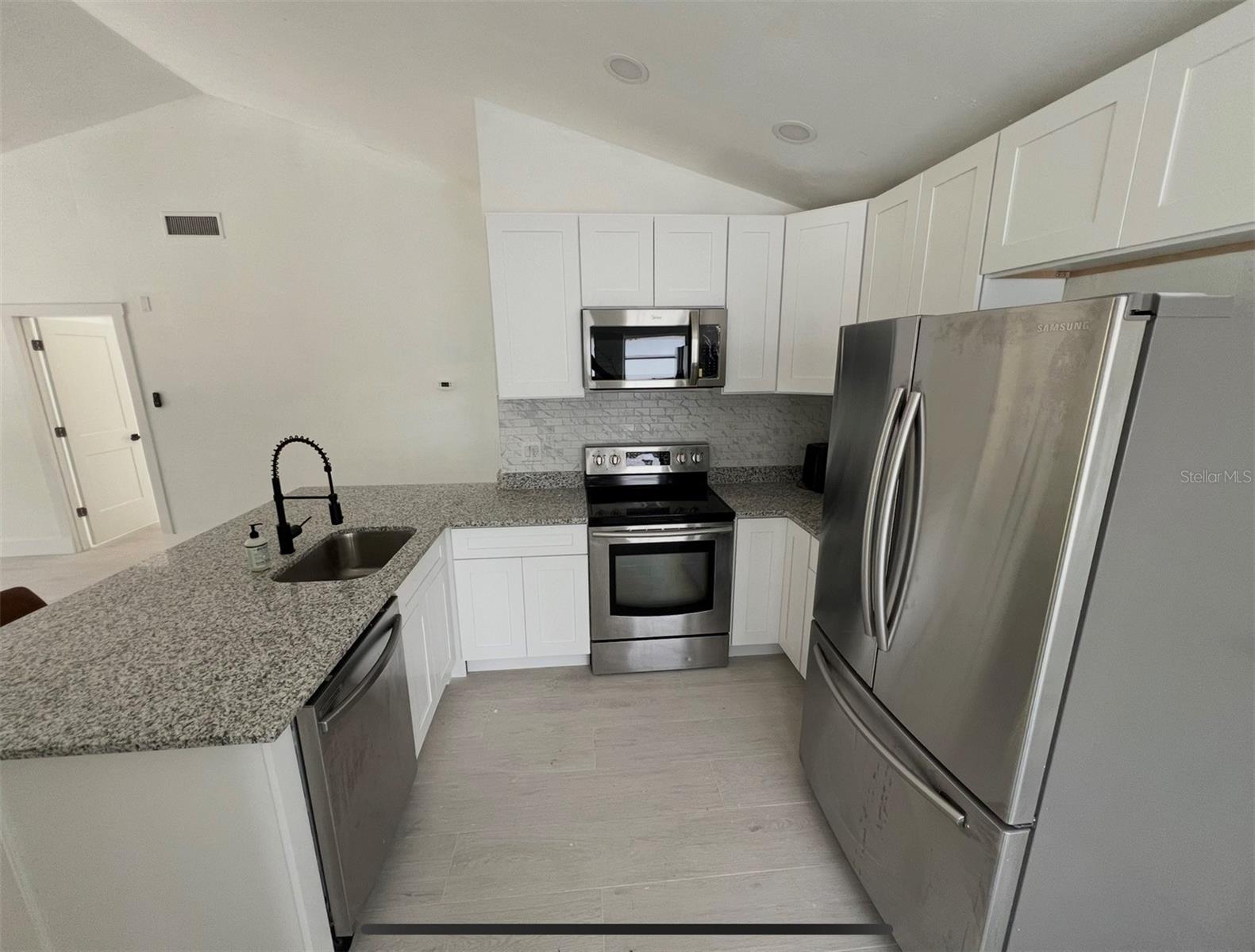 12824 DUNHILL DR — photo 6