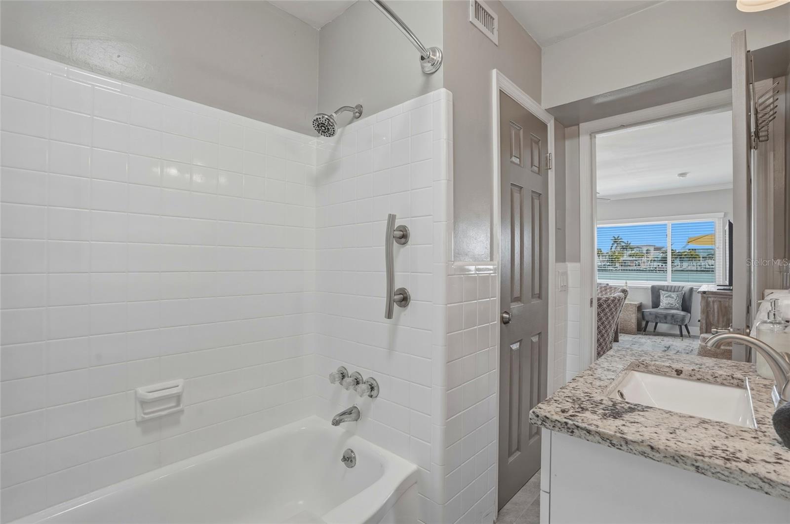 2605 BAY BLVD — photo 24