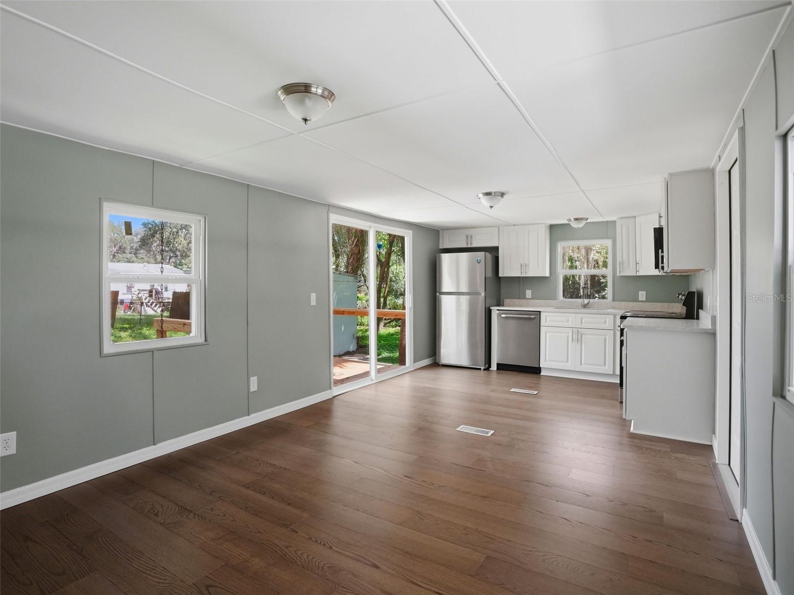 9239 OTTAWA ST — photo 15