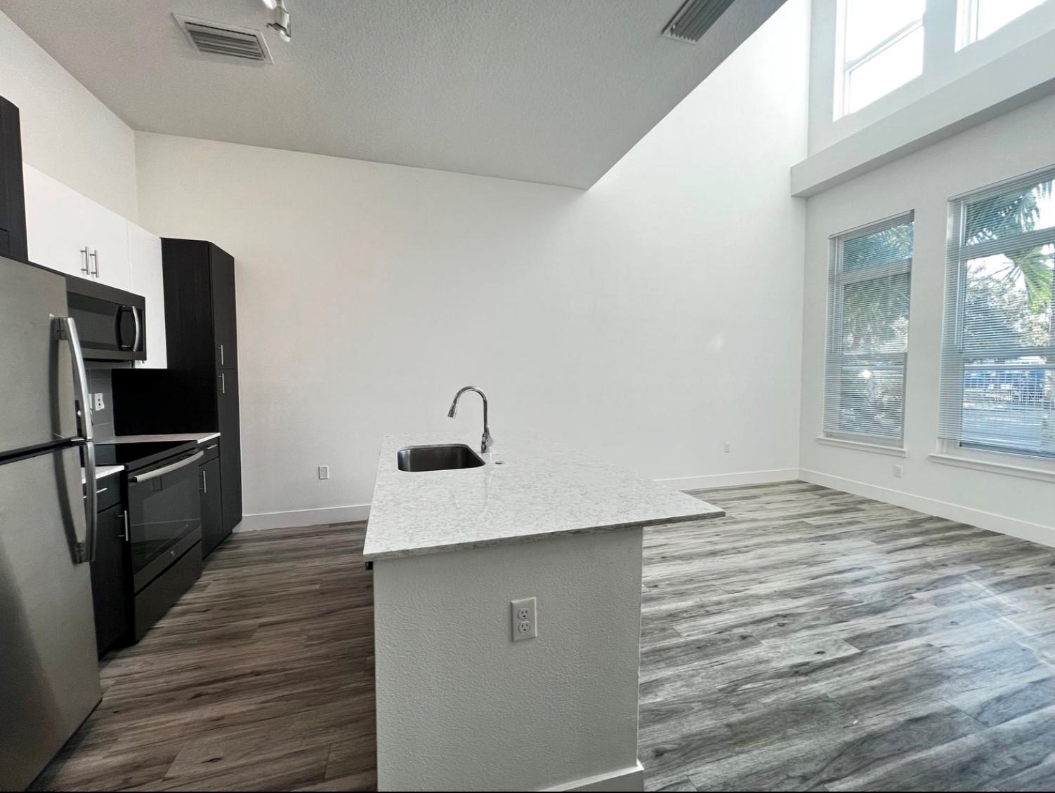 1659 2ND ST — photo 13