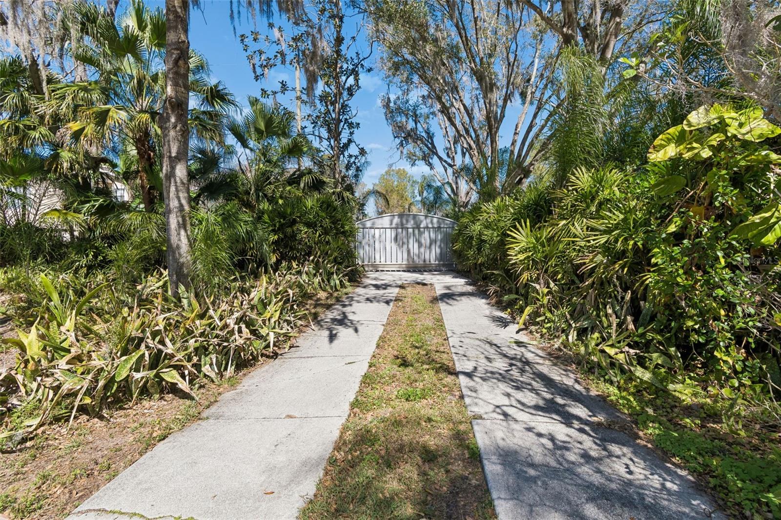 16515 LAKE CHURCH DR — photo 40