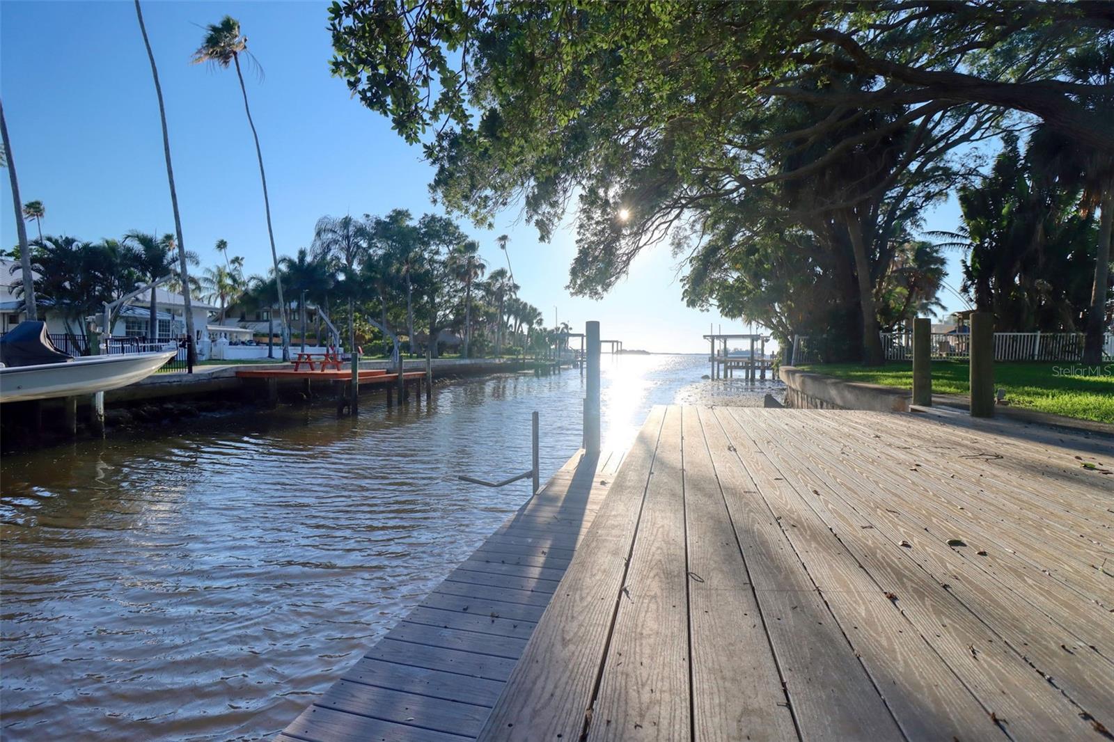 5 SHORE DR — photo 2
