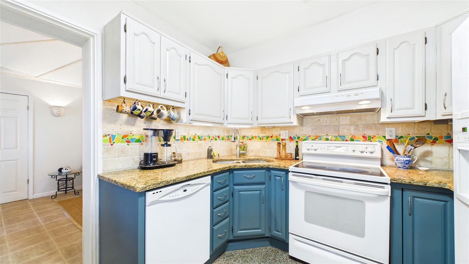 4319 S CAMERON AVE — photo 11