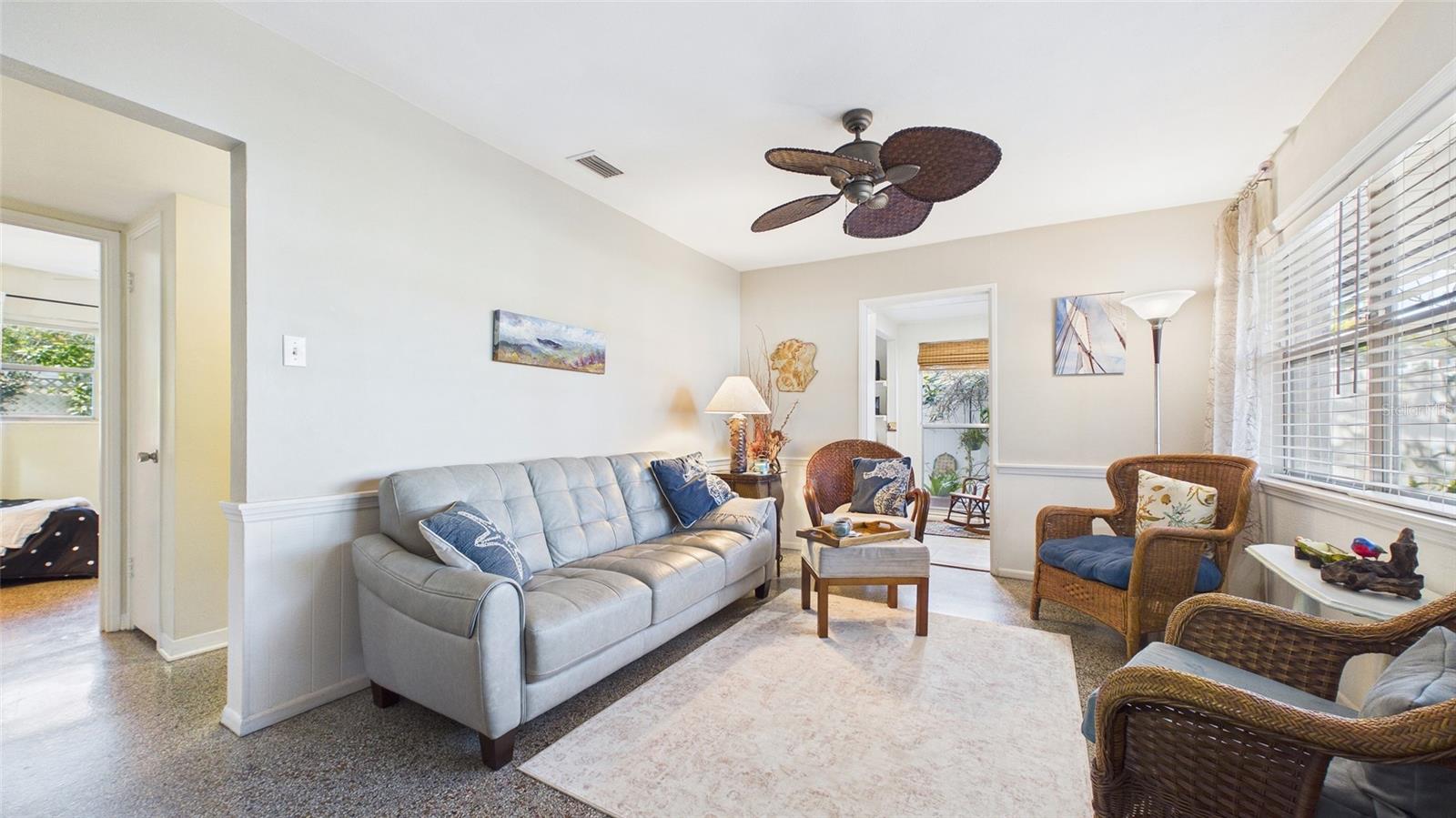 4319 S CAMERON AVE — photo 13