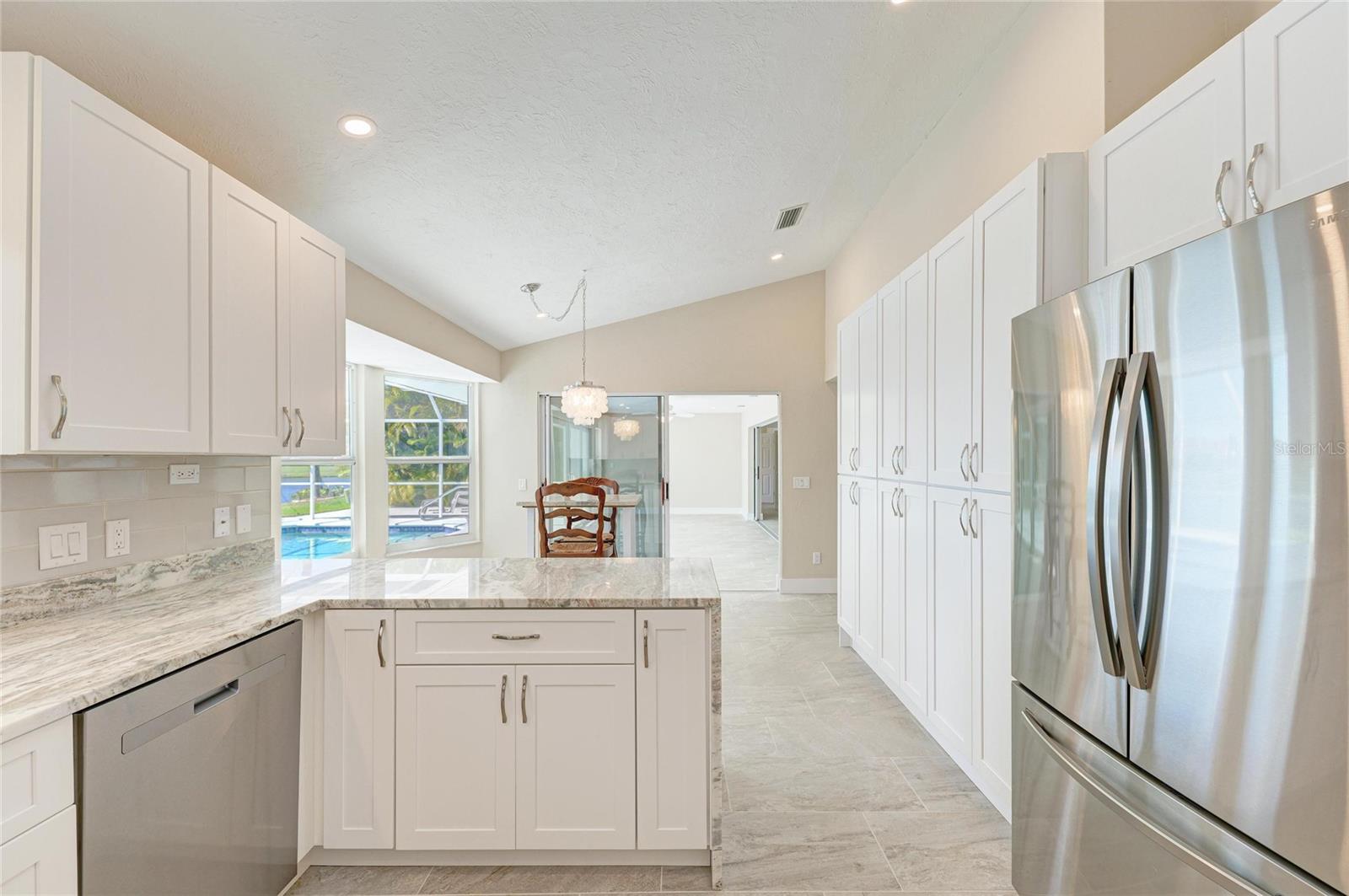 1679 VALLEY DR — photo 35